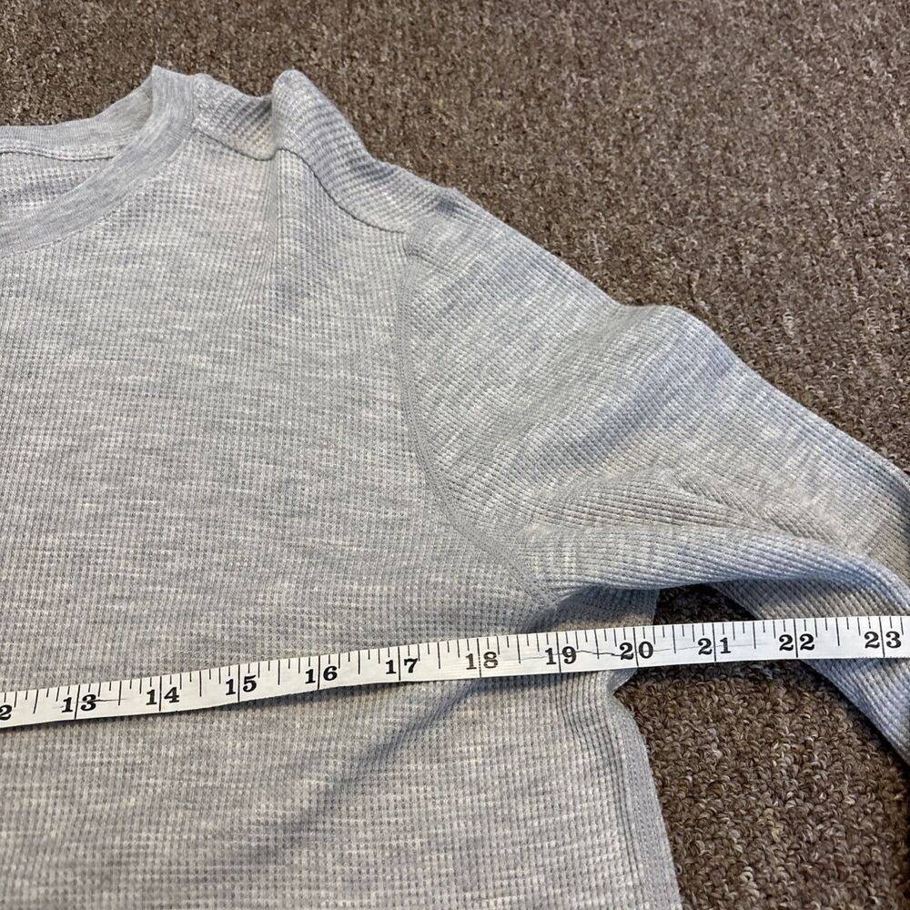 Vuori Shirt Mens Medium Gray Long Sleeve Waffle Knit Crewneck Pullover - Picture 3 of 7